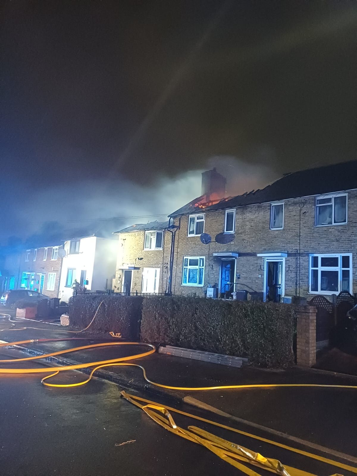 Fire in Morden Today: London Fire Brigade Battles Major Residential Blaze as Residents Evacuate Local Buildings